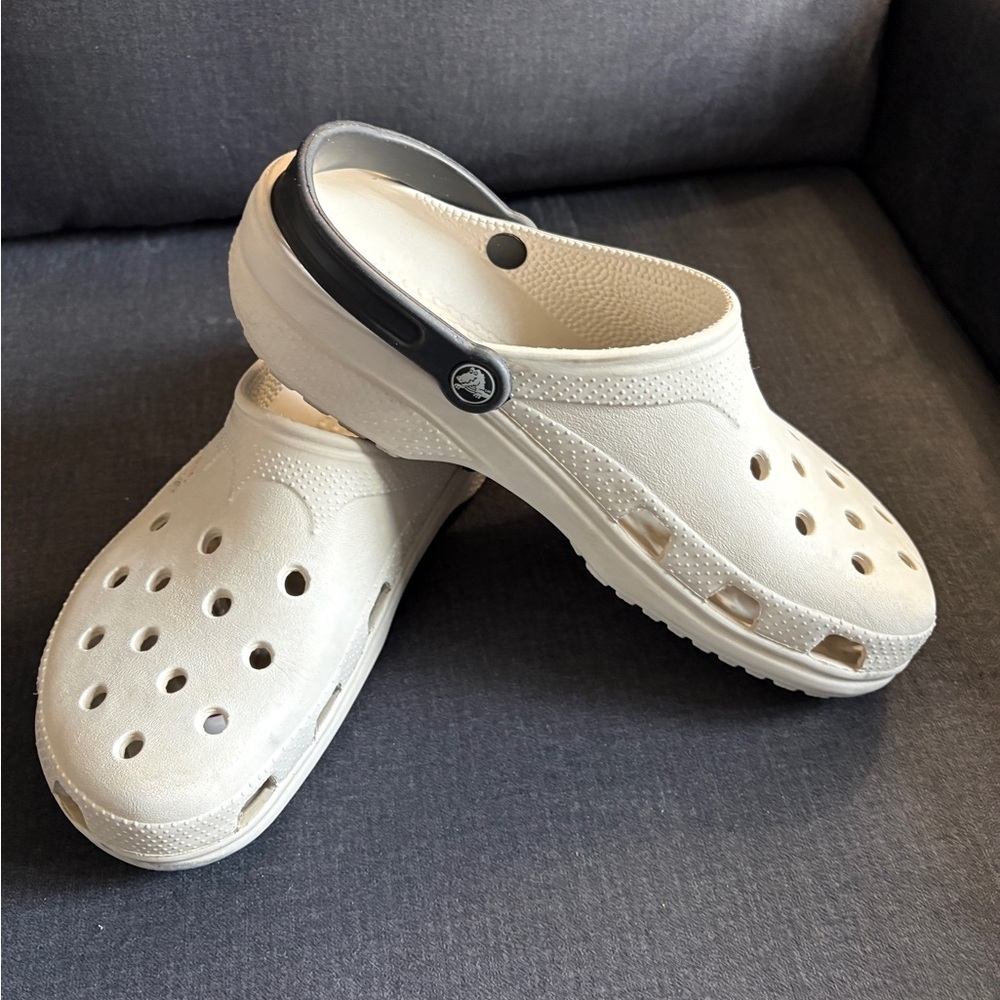 CROCS Stylish Unisex Cream Clogs with Black Strap W12/M10 - Picture 5 of 8